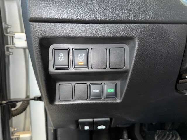 Used 2017 Nissan Rogue SV FWD image 19