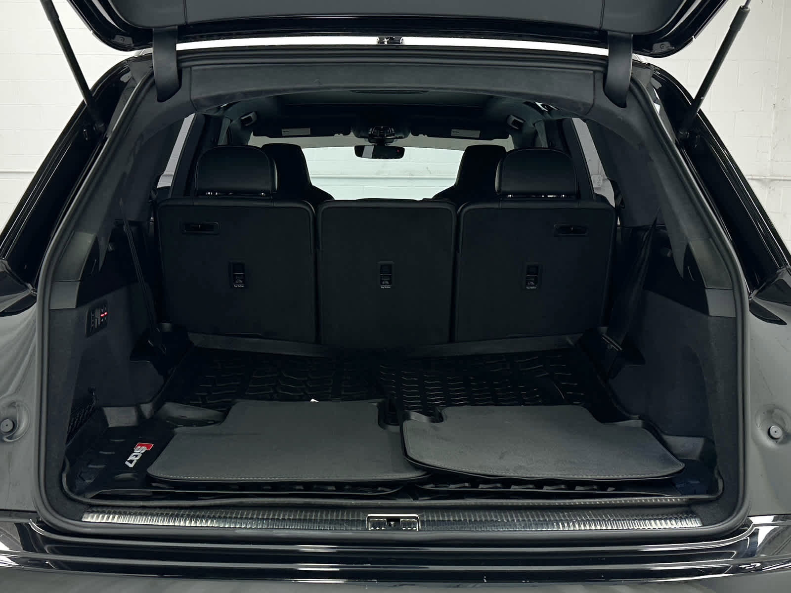Used 2023 Audi SQ7 Prestige w/ Sport Package image 46