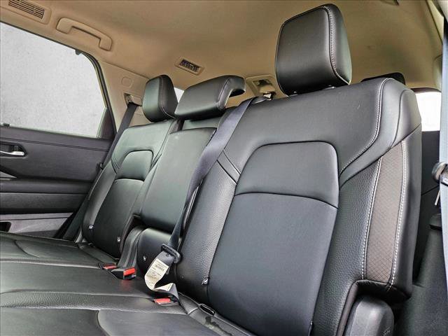 Used 2024 Nissan Pathfinder SL FWD image 19
