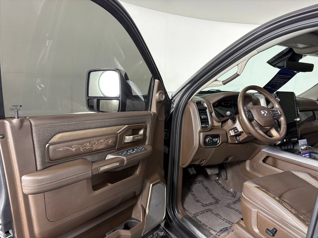 Used 2025 RAM 2500 Limited AWD/4WD image 11