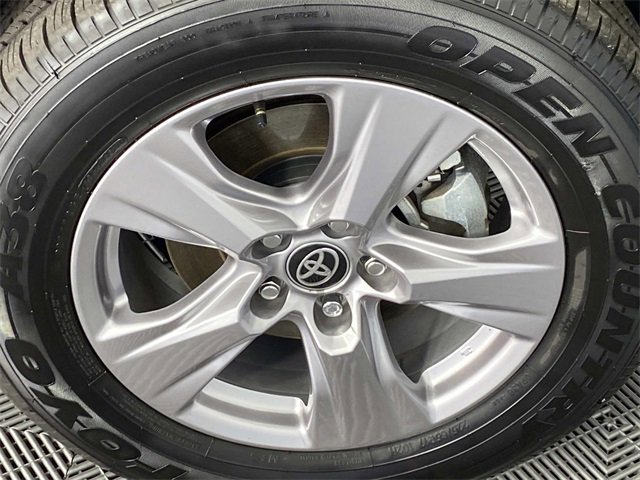 Used 2025 Toyota RAV4 XLE image 31
