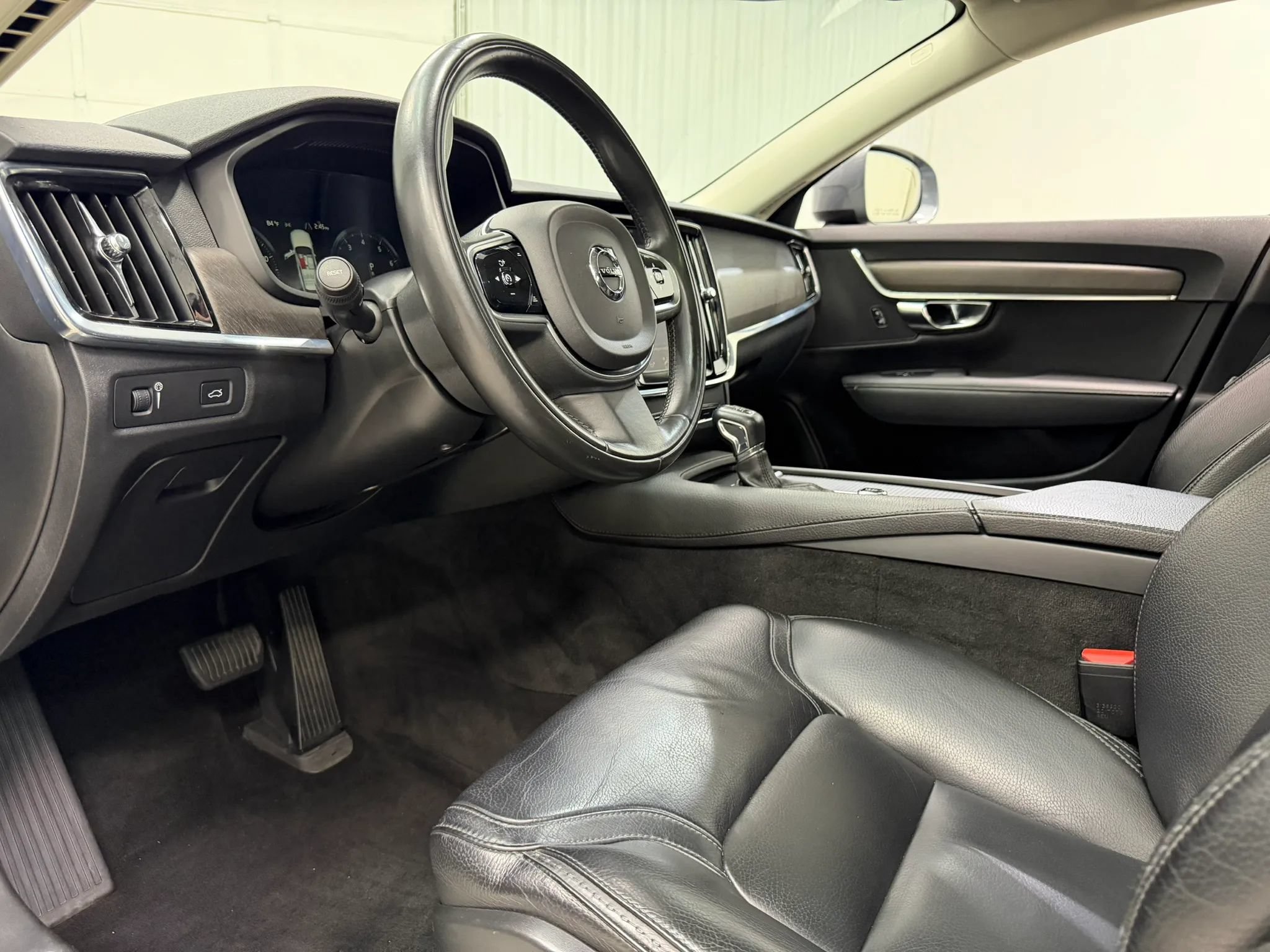 Used 2018 Volvo V90 T5 Cross Country w/ Convenience Package AWD/4WD image 12
