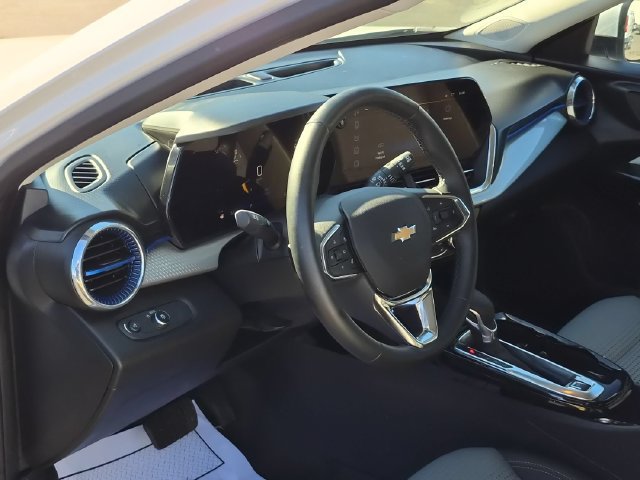 Certified 2025 Chevrolet Trax LT w/ Driver Confidence Package FWD image 14