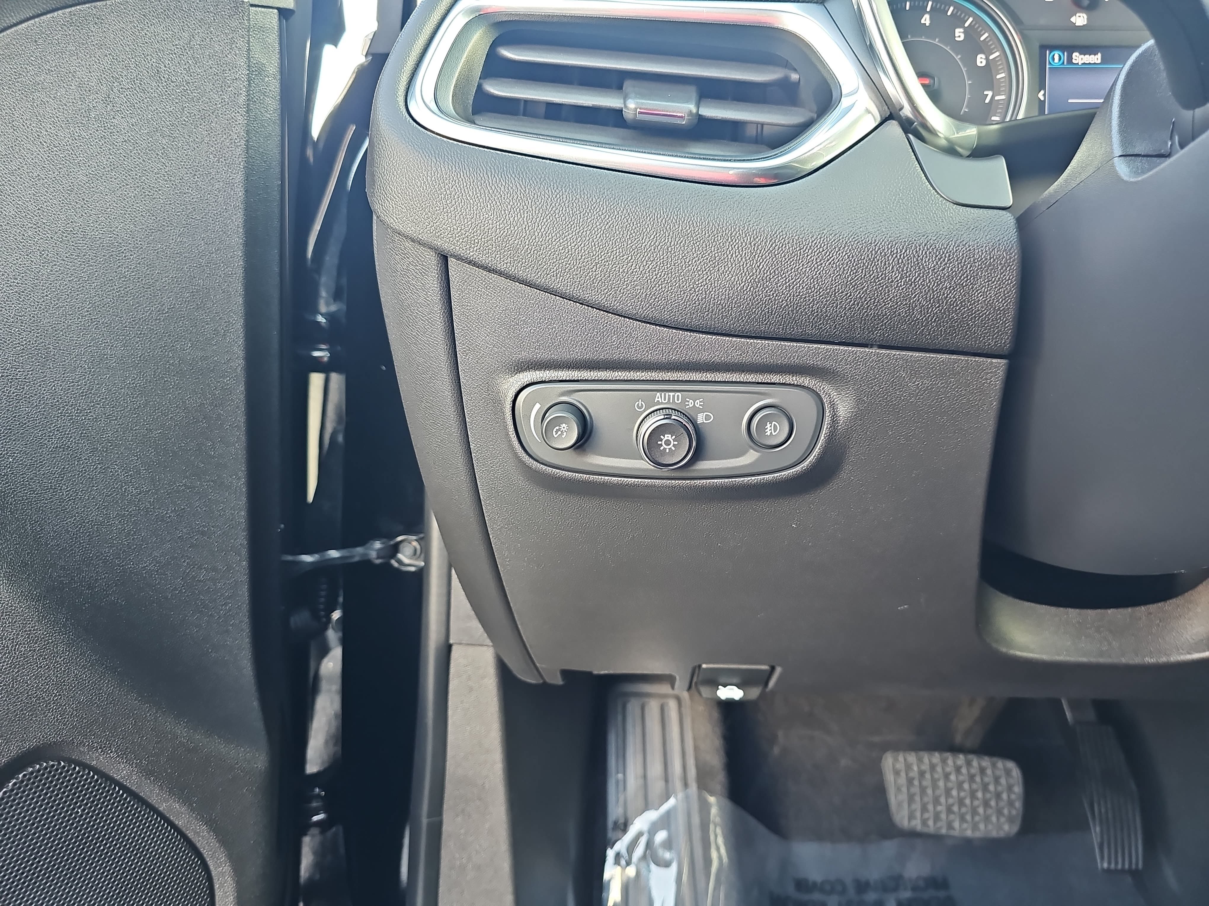 Used 2020 Chevrolet Equinox LT FWD image 26