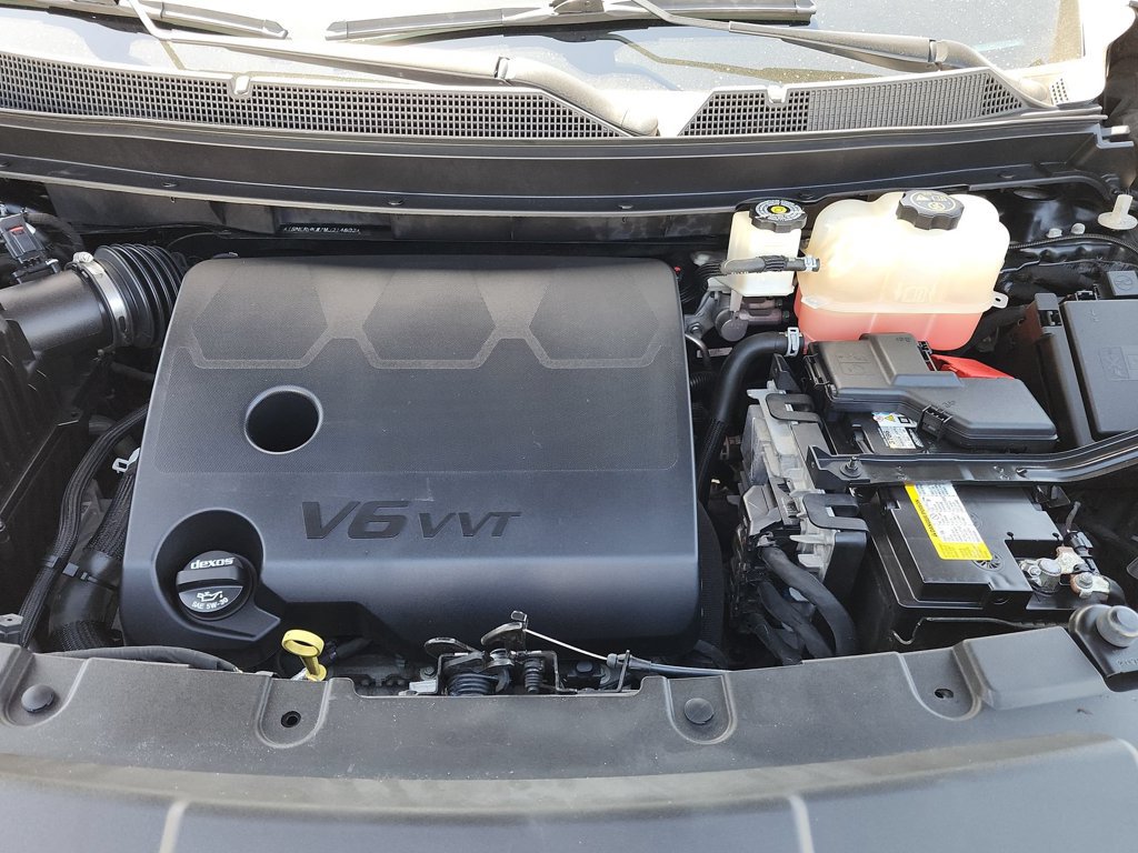 Used 2021 Chevrolet Traverse LT FWD image 25