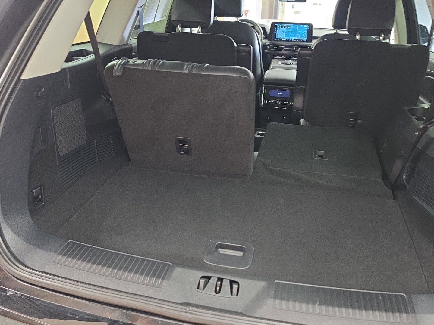 Used 2025 Lincoln Aviator AWD w/ Jet Appearance Package image 16