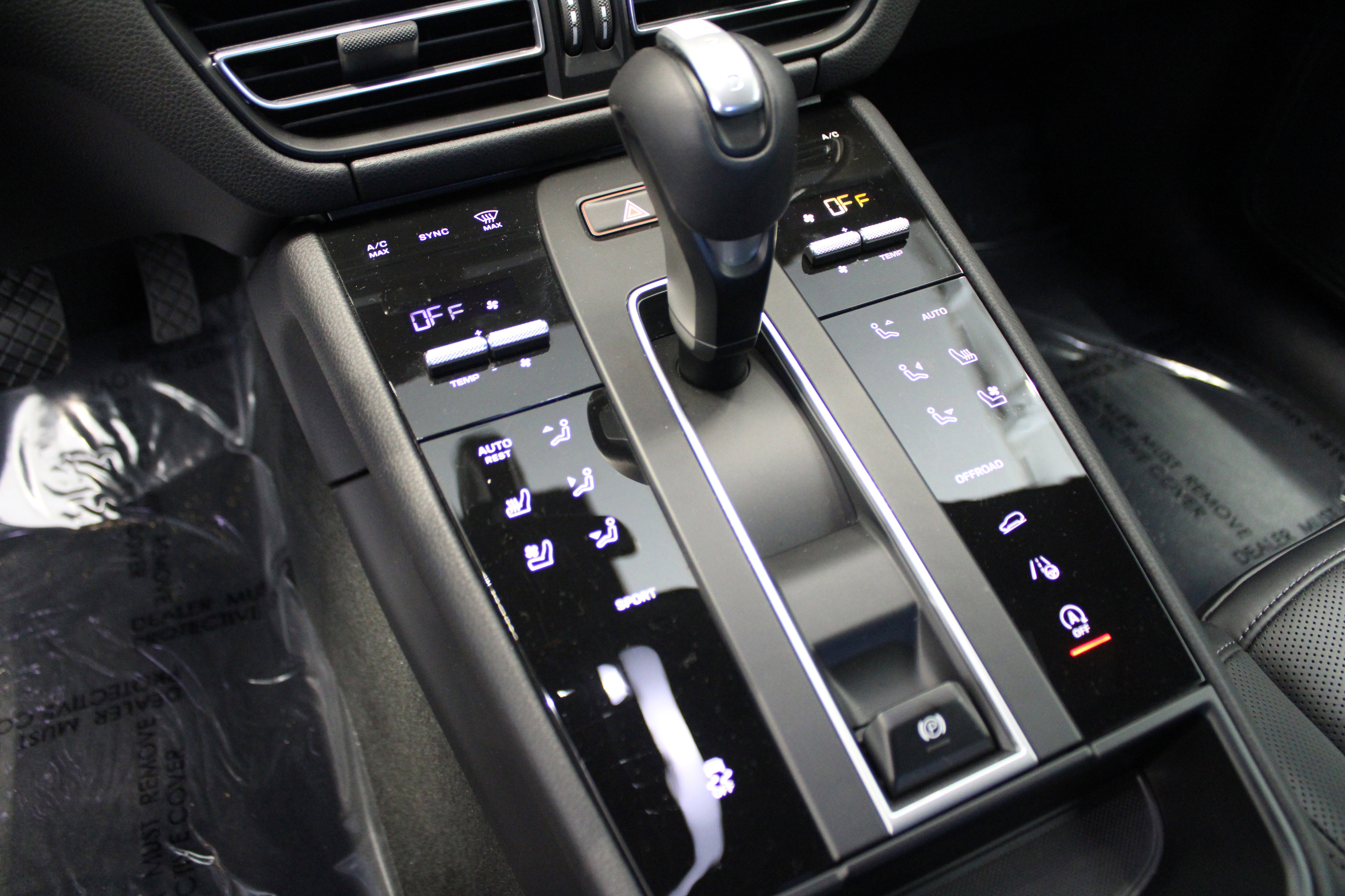 Certified 2025 Porsche Macan image 22