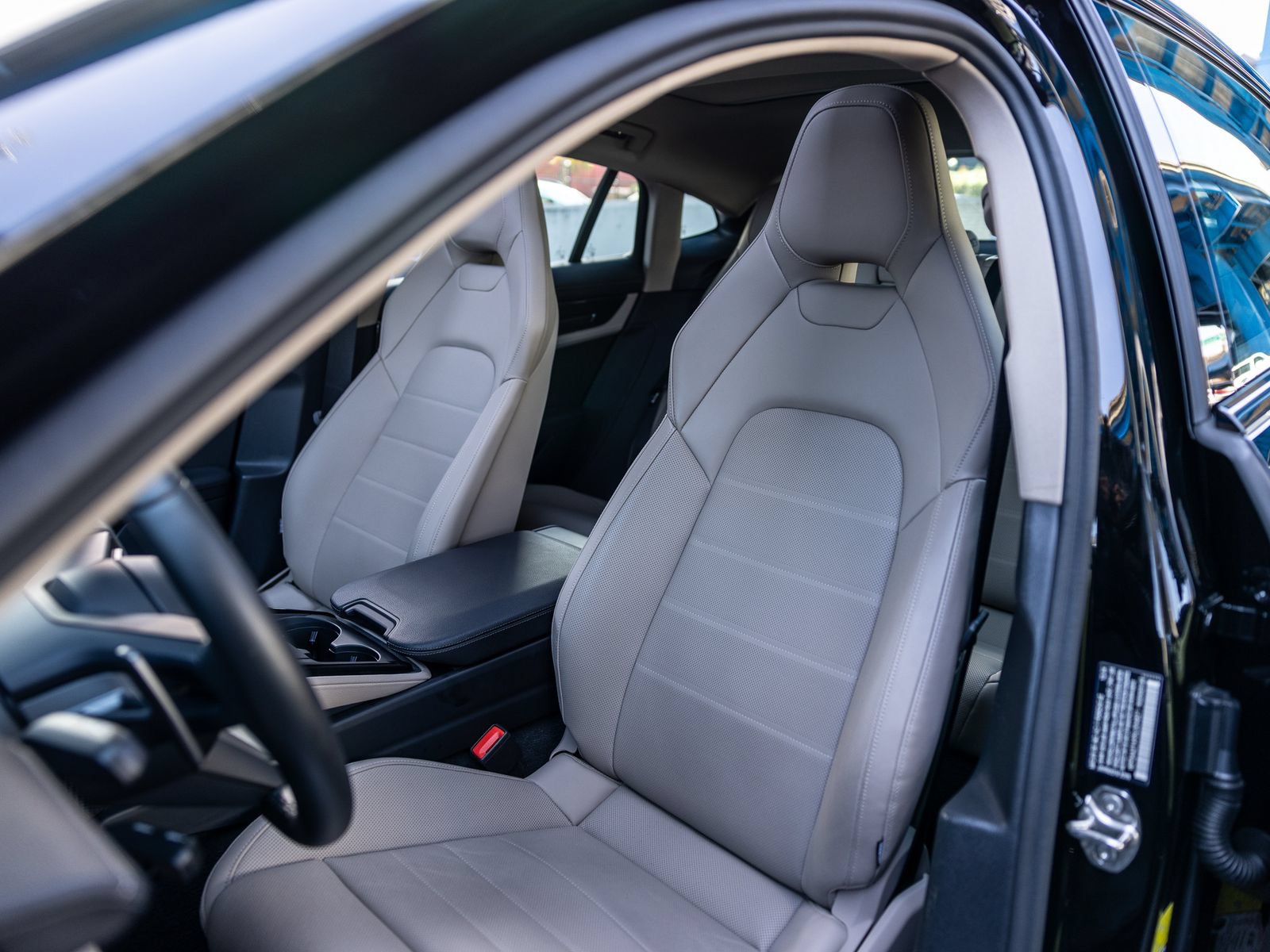 Certified 2025 Porsche Panamera image 5