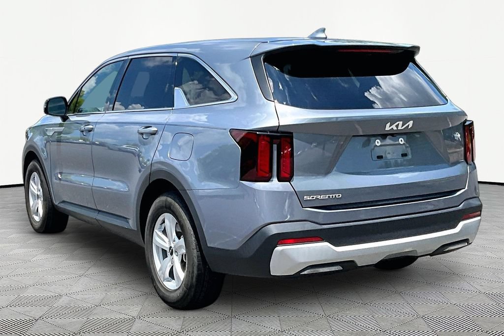 Used 2024 Kia Sorento LX FWD image 5