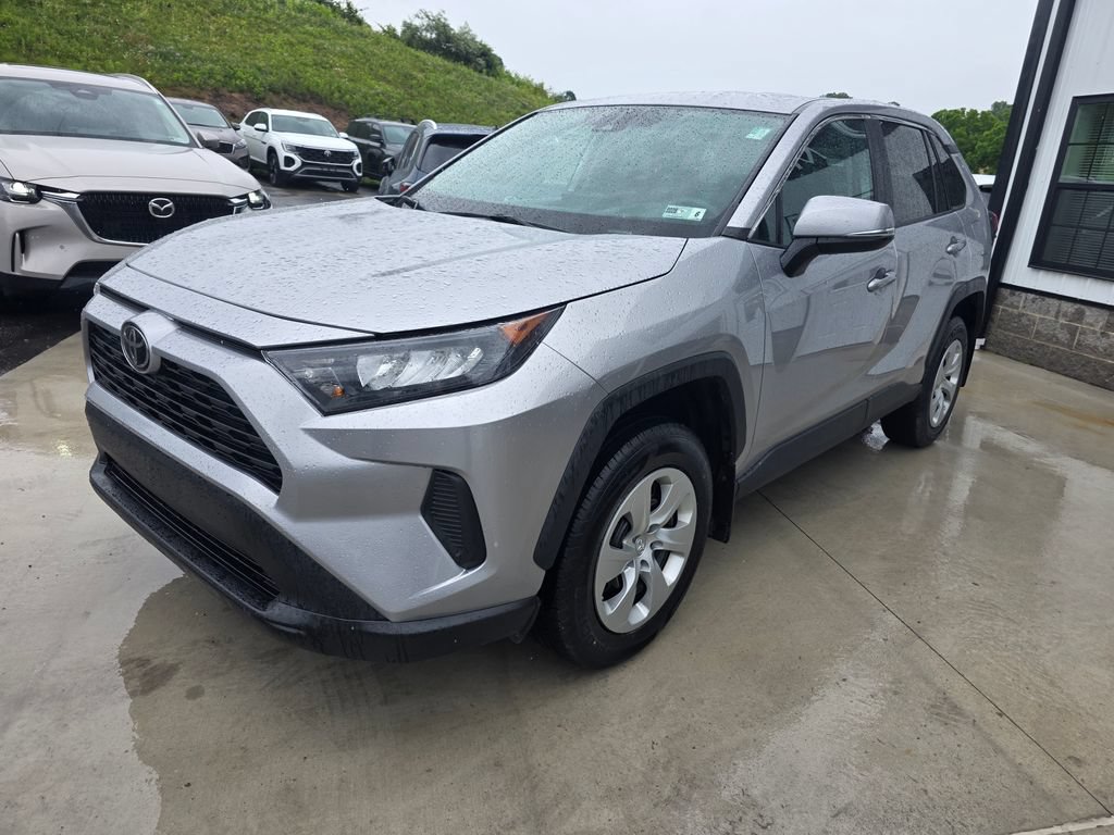 Used 2022 Toyota RAV4 LE AWD/4WD image 3