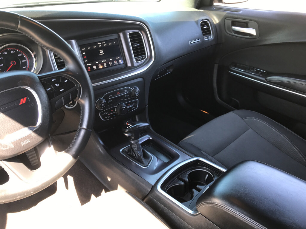 Used 2018 Dodge Charger SXT RWD image 10