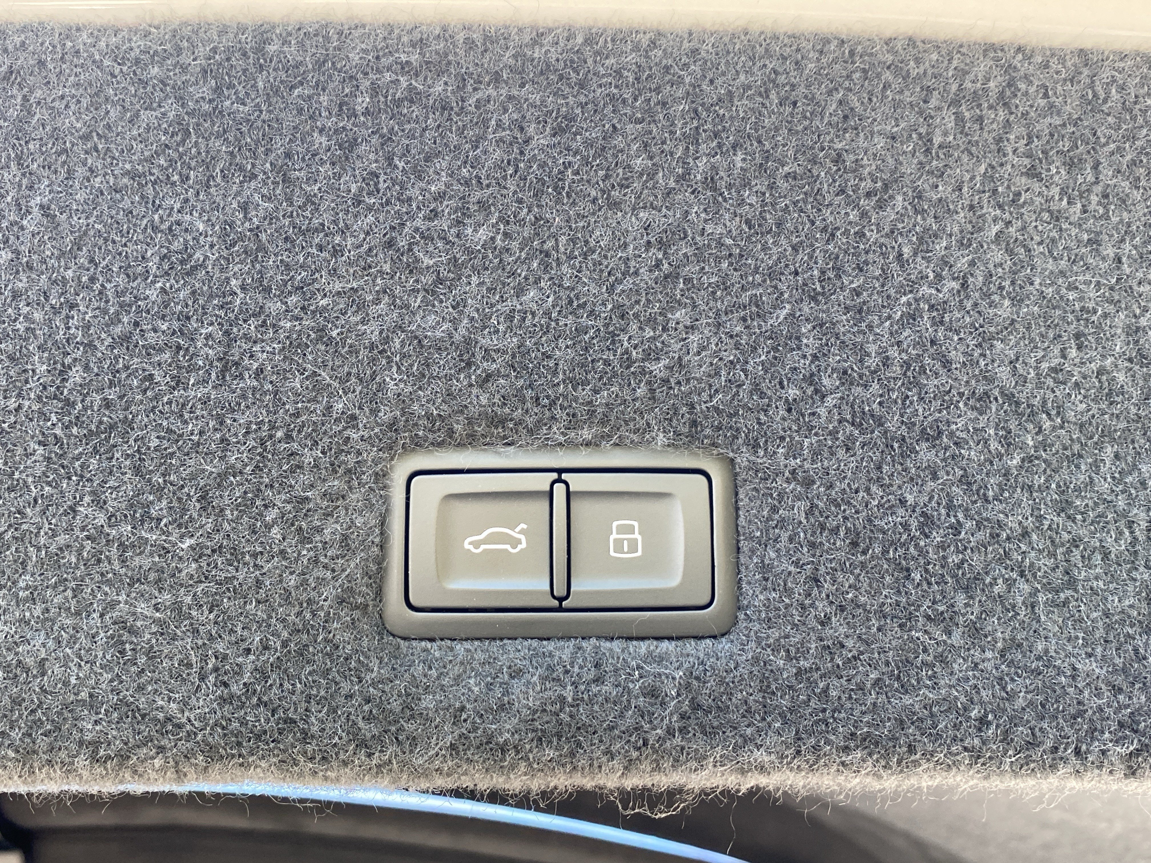 Used 2022 Lamborghini Urus AWD/4WD image 54