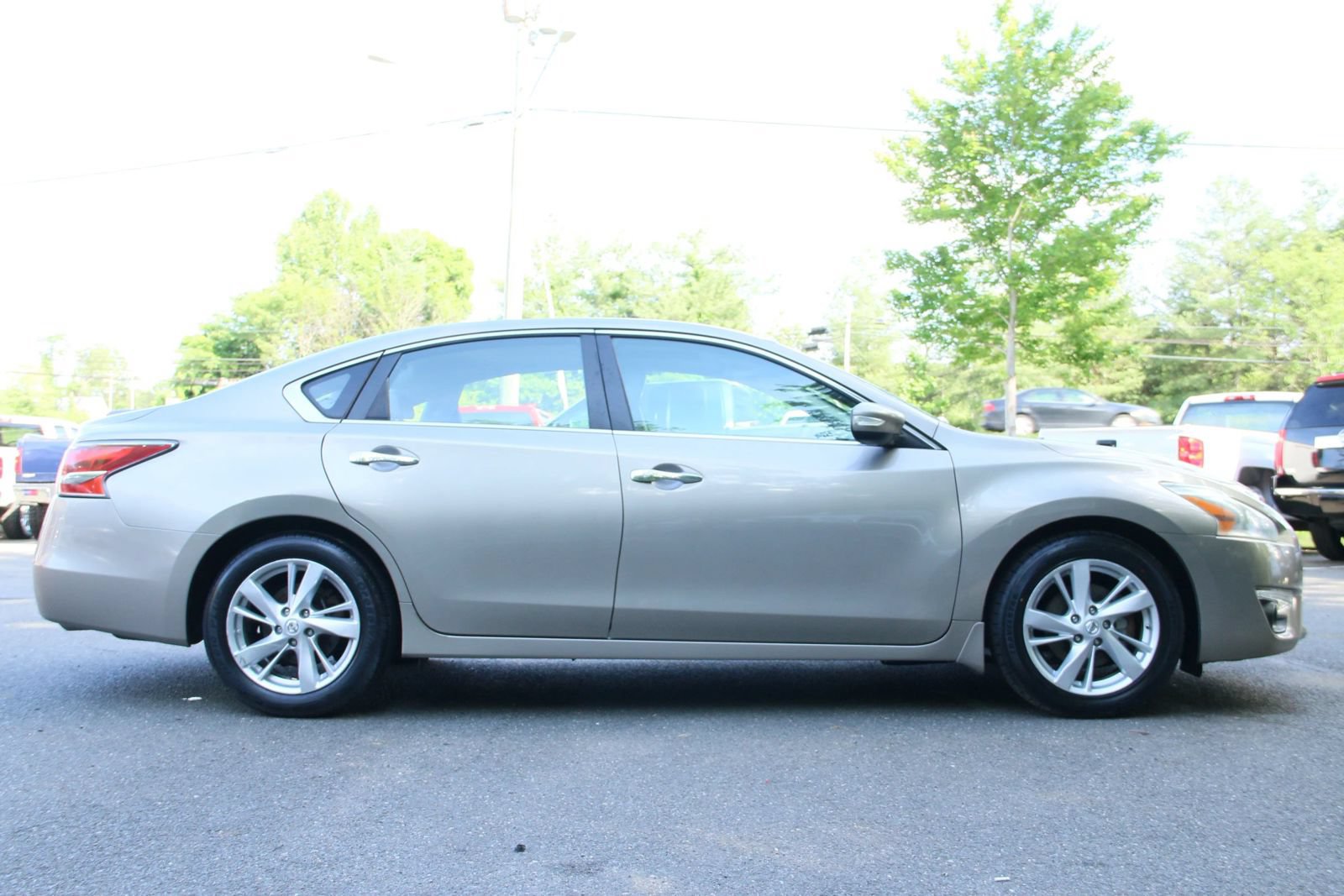 Used 2014 Nissan Altima 2.5 SL w/ Technology Package FWD image 8