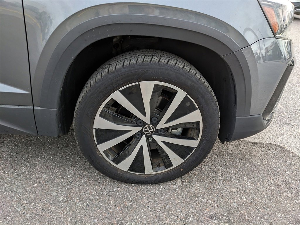 Certified 2023 Volkswagen Taos SE w/ Panoramic Sunroof Package image 8