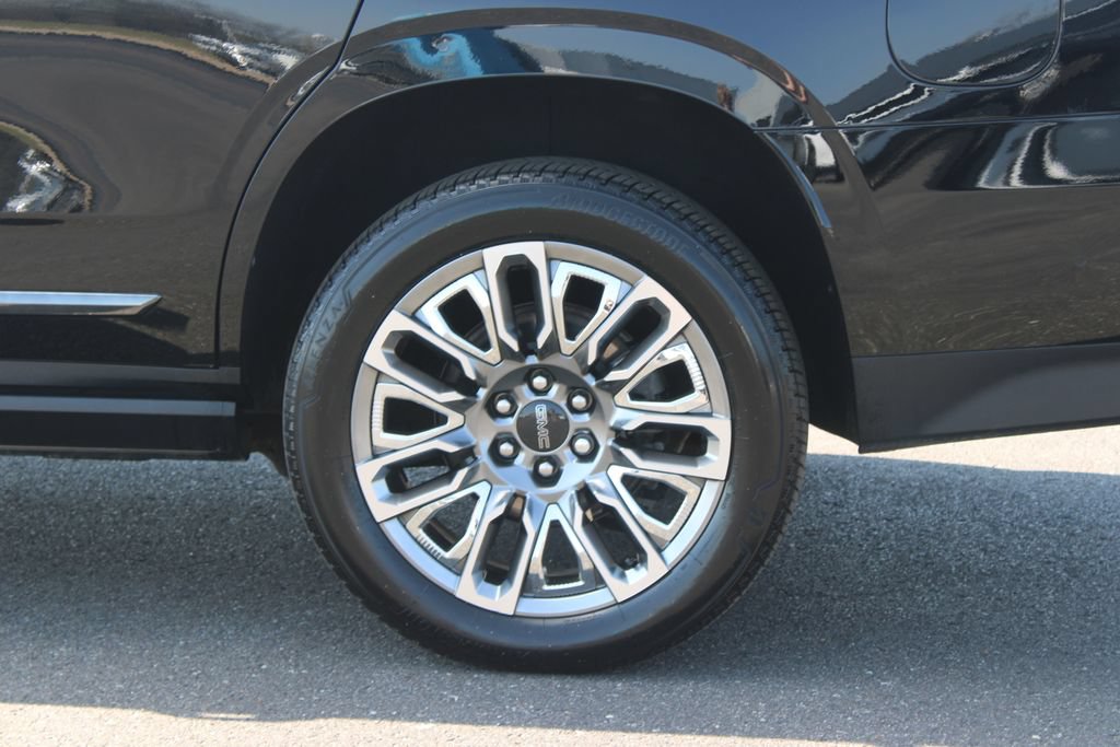 Used 2023 GMC Yukon Denali Ultimate w/ LPO, Floor Liner Package AWD/4WD image 17