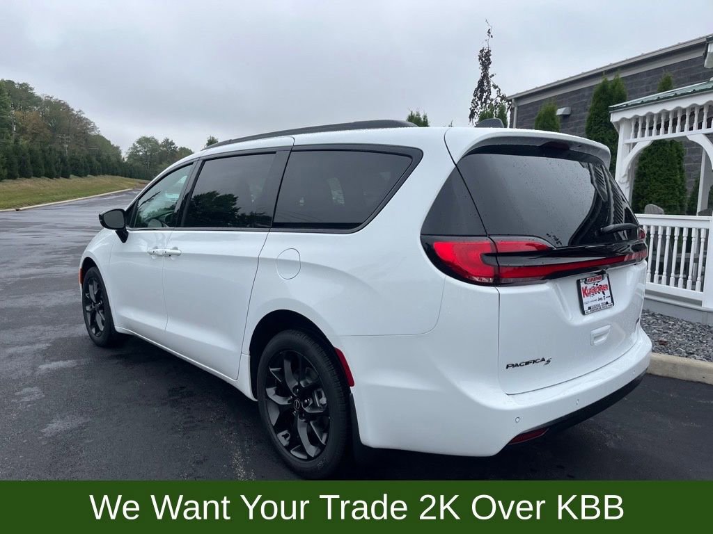 New 2026 Chrysler Pacifica Select w/ S Appearance Package image 3