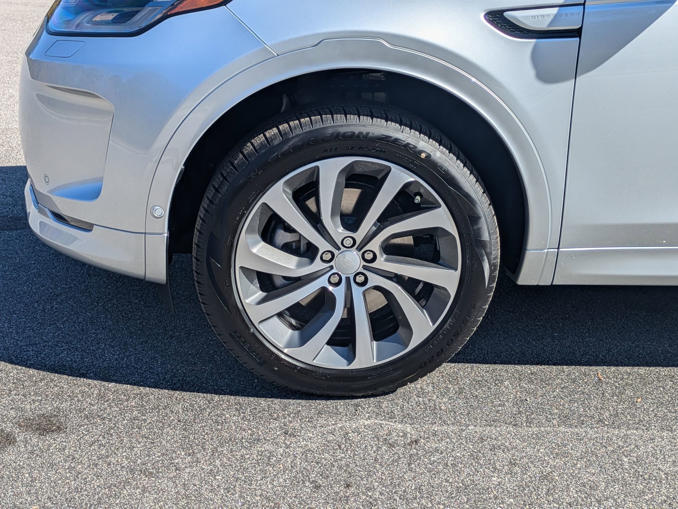 New 2025 Land Rover Discovery Sport S image 34