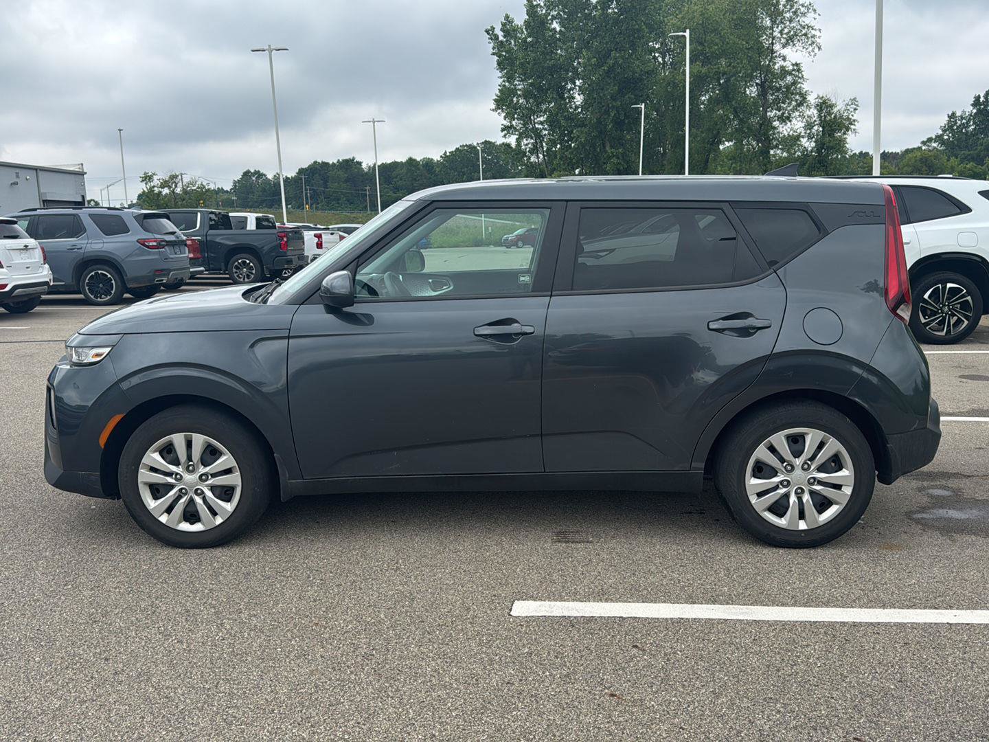 Used 2022 Kia Soul LX FWD image 2