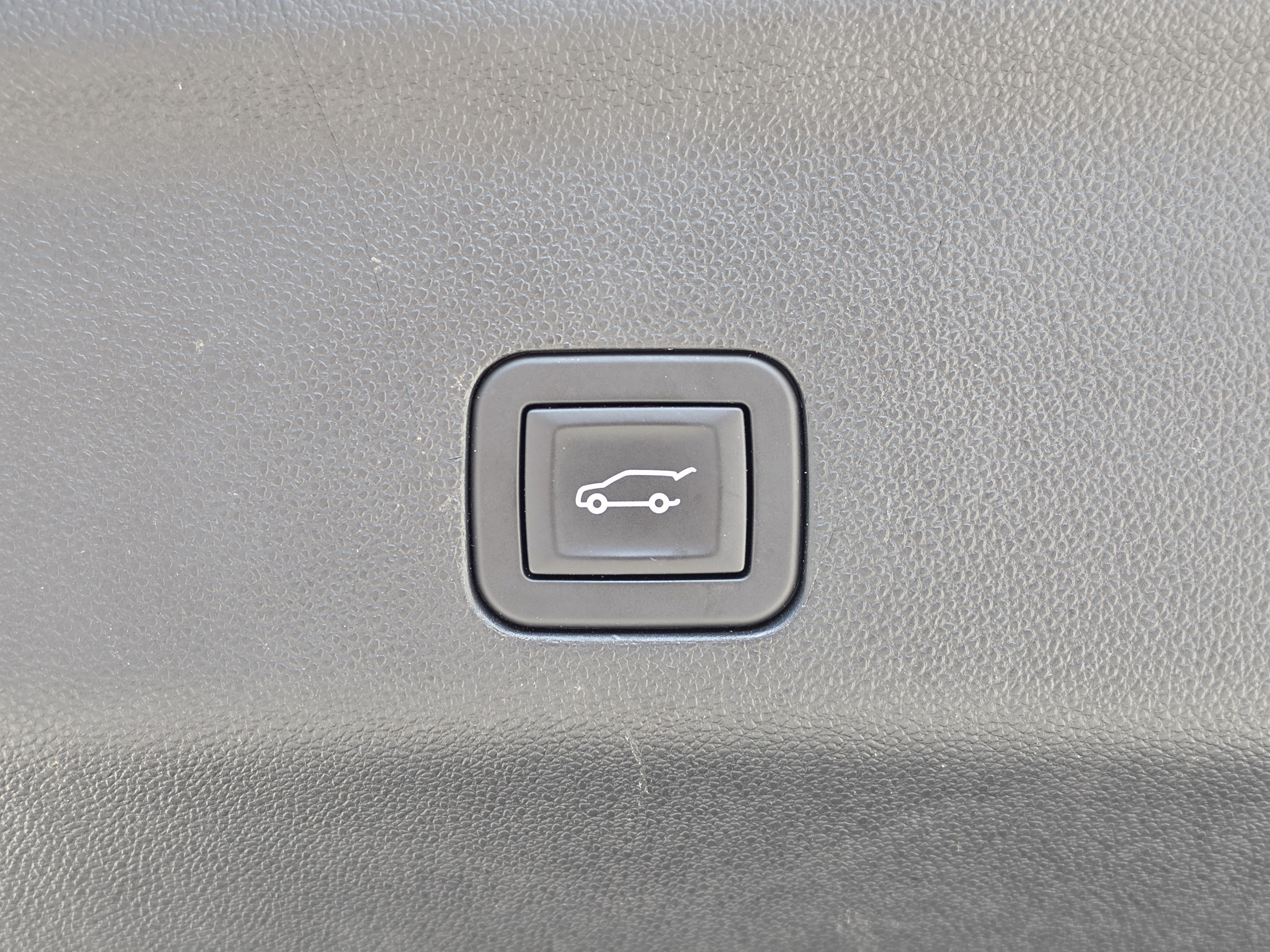 Used 2025 Chevrolet Suburban LT RWD image 16