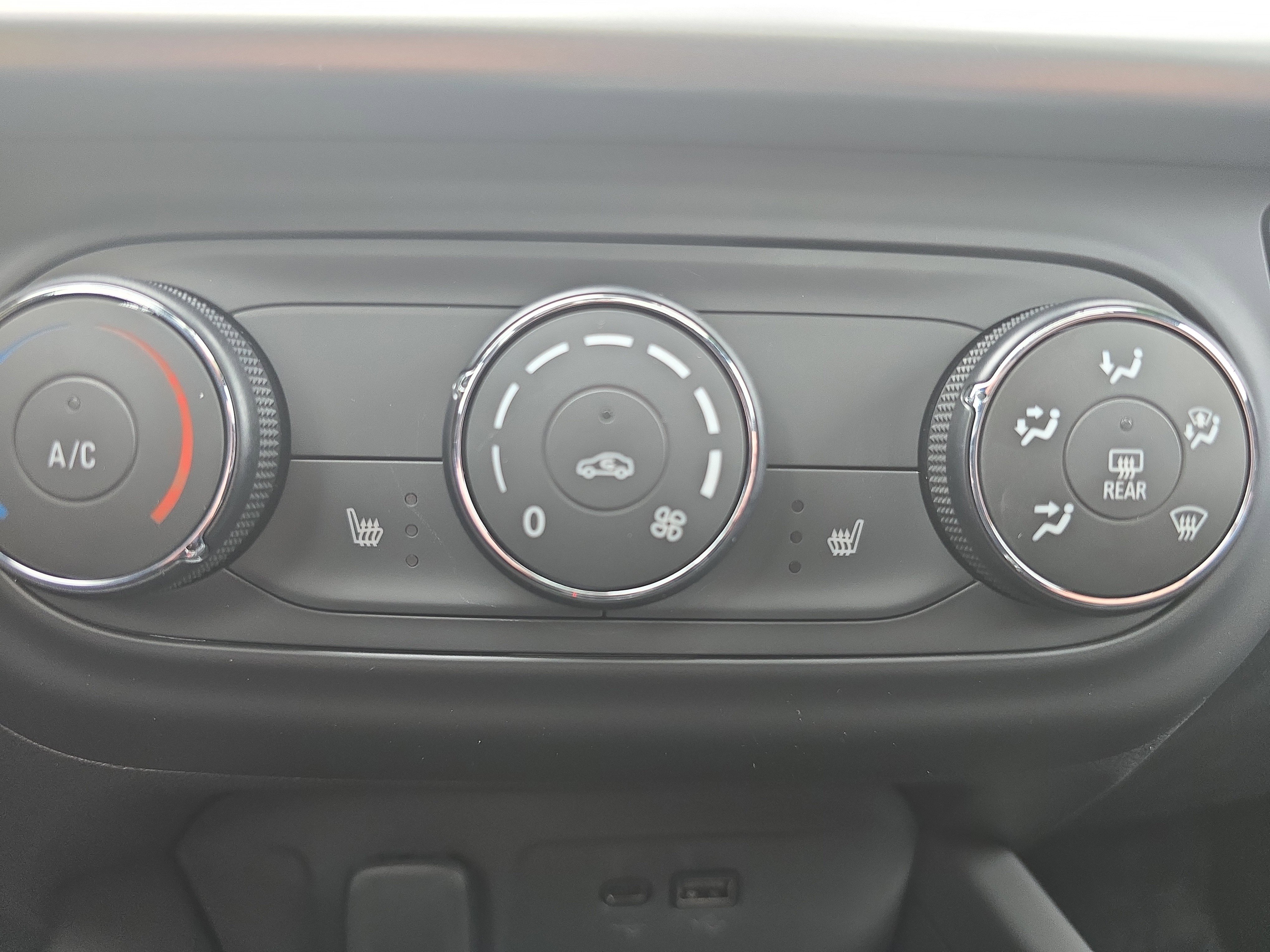 New 2026 Chevrolet Trax RS w/ Sunroof Package image 25