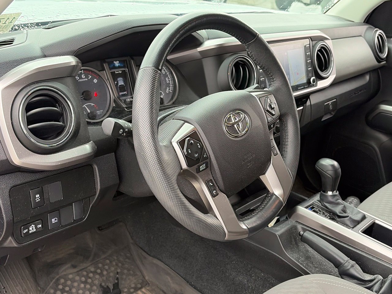 Used 2022 Toyota Tacoma SR5 RWD image 8