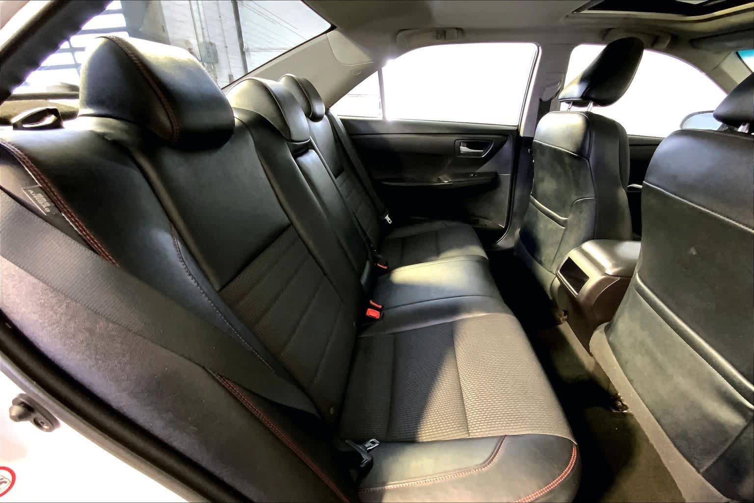 Used 2017 Toyota Camry SE w/ Moonroof Package image 20