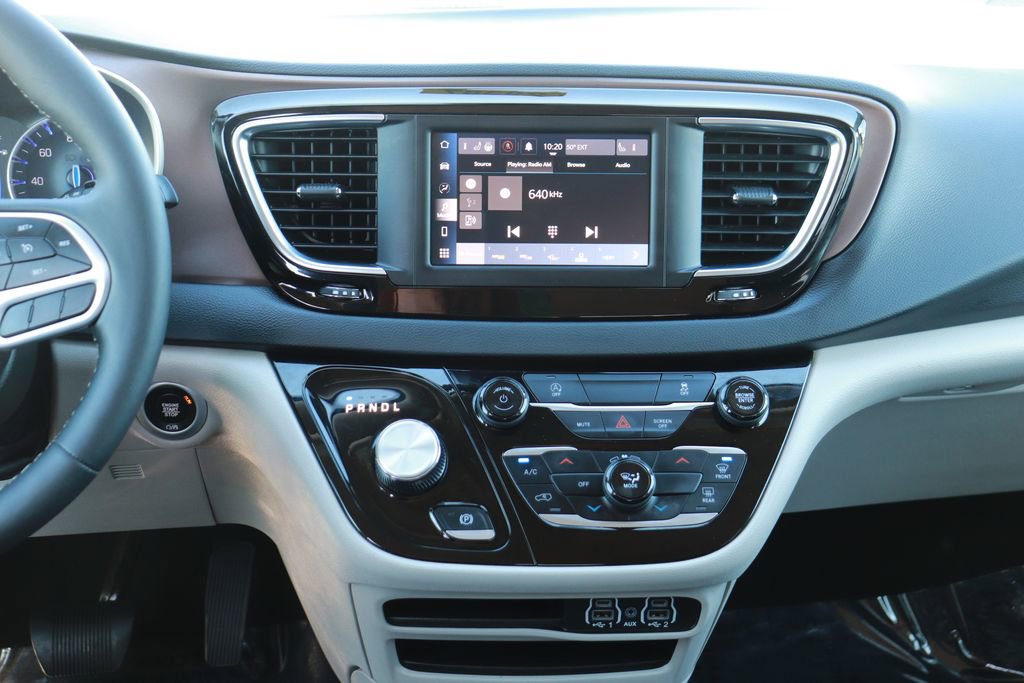 Used 2024 Chrysler Voyager LX image 14