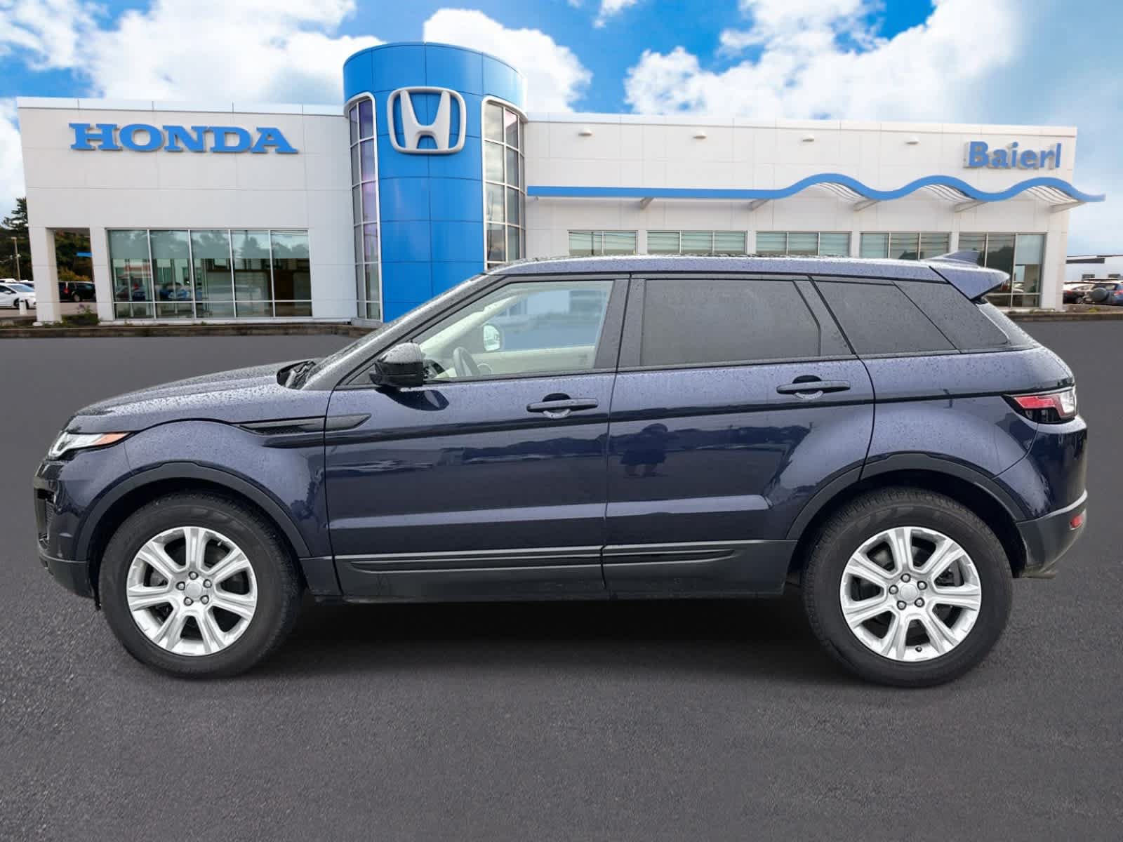 Used 2018 Land Rover Range Rover Evoque SE AWD/4WD image 2
