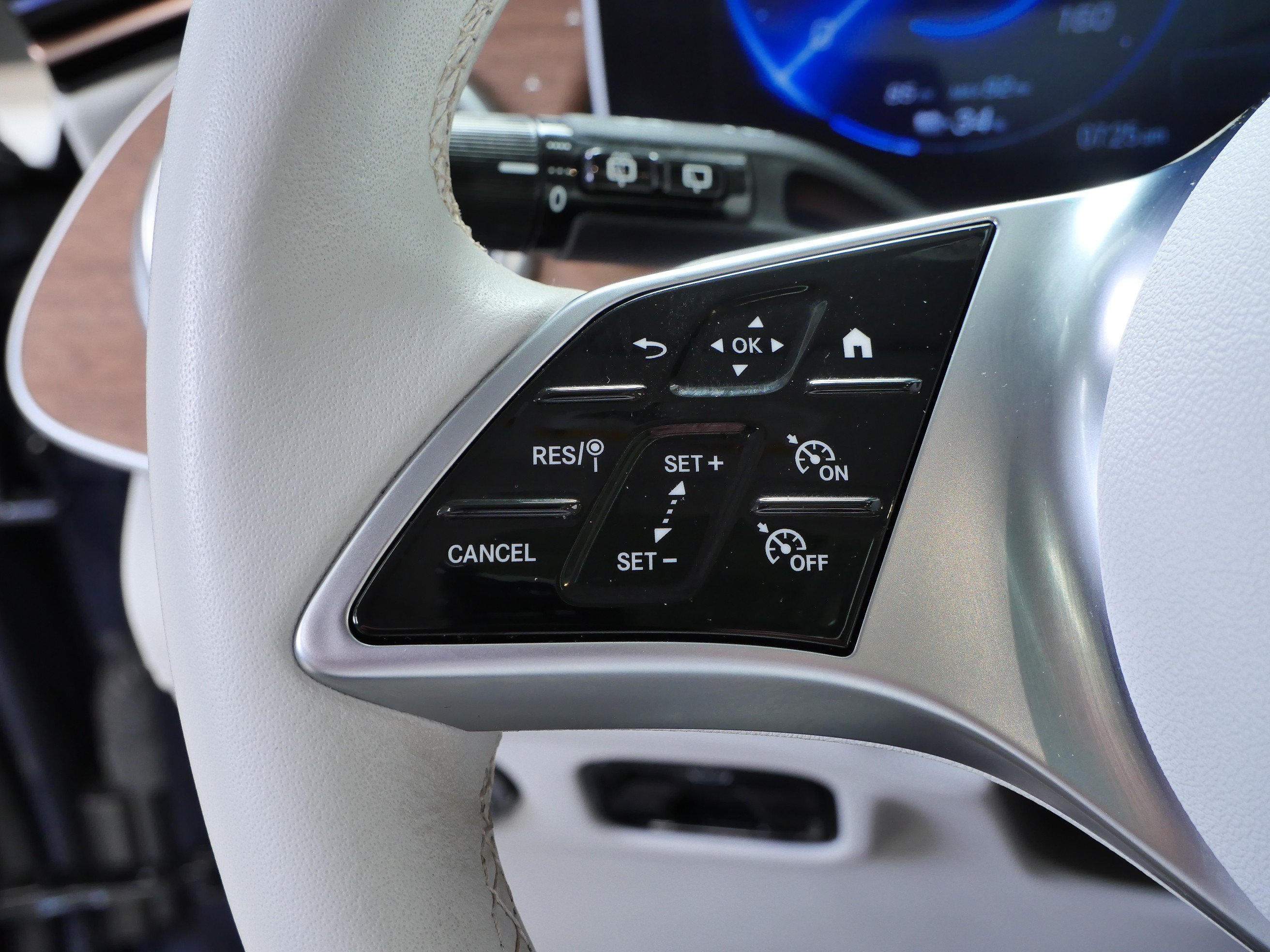 Certified 2023 Mercedes-Benz EQE 500 4MATIC SUV image 24