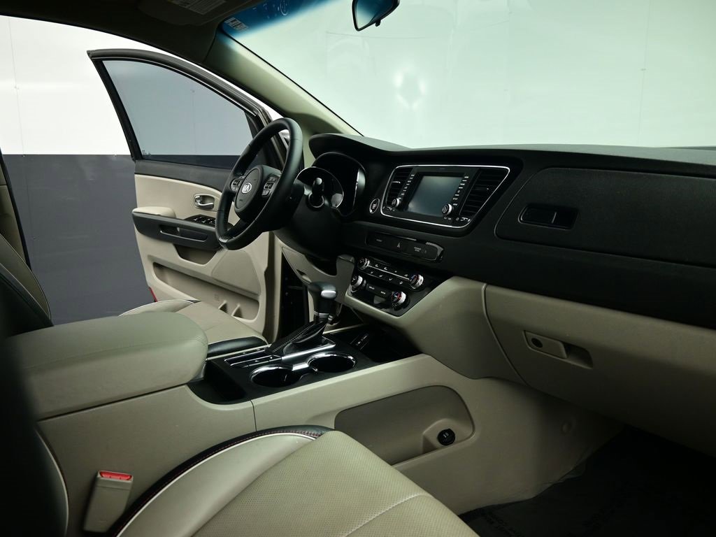 Certified 2020 Kia Sedona EX image 28