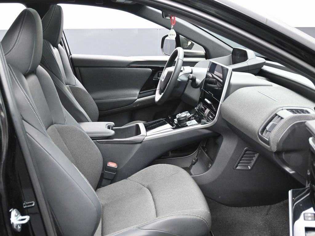 Used 2024 Toyota bZ4X XLE w/ Weather Package image 34