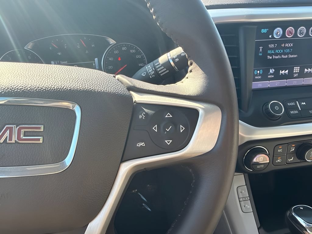 Used 2017 GMC Acadia SLT AWD/4WD image 19