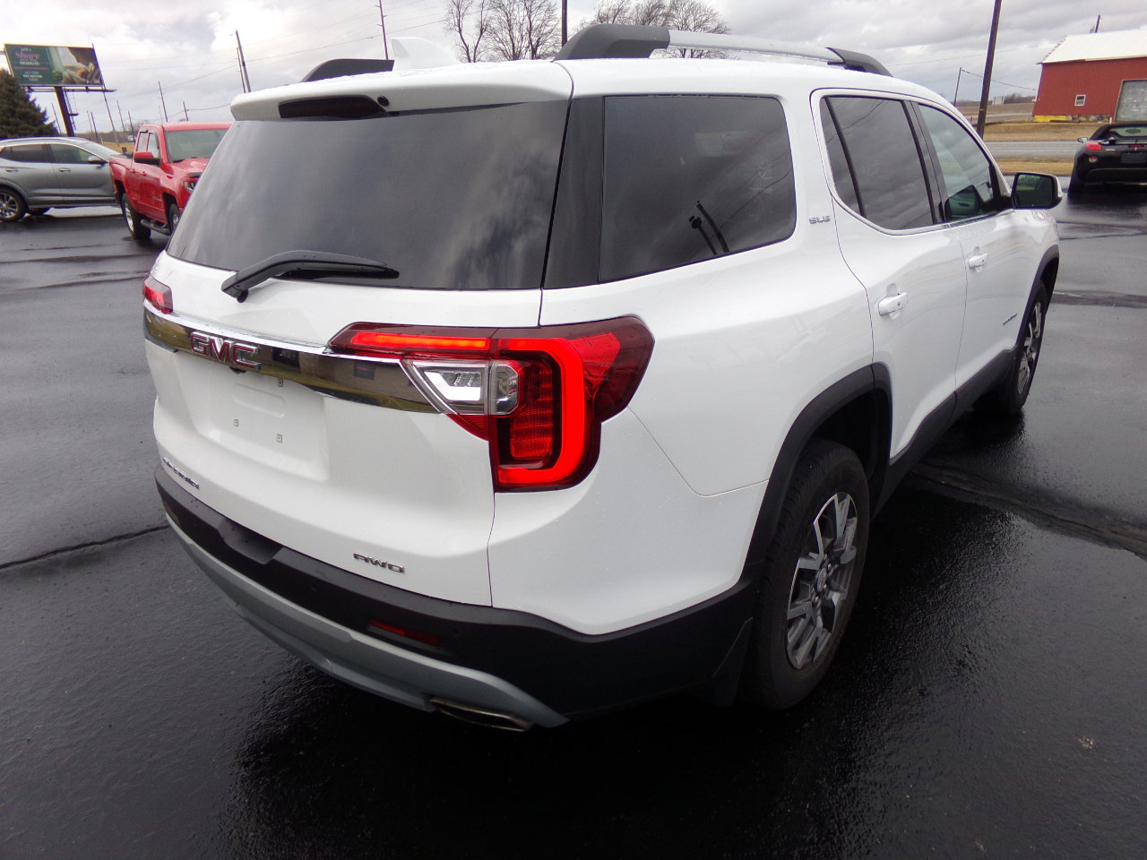 Used 2023 GMC Acadia SLE w/ Driver Convenience Package image 5