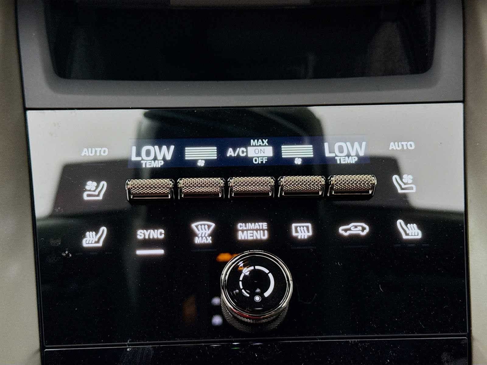 New 2025 Porsche Macan Turbo Electric AWD/4WD image 13