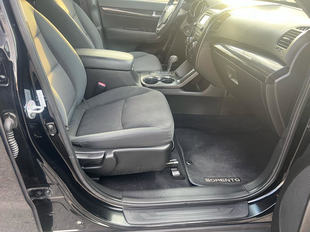 Used 2013 Kia Sorento LX w/ Convenience Pkg image 18