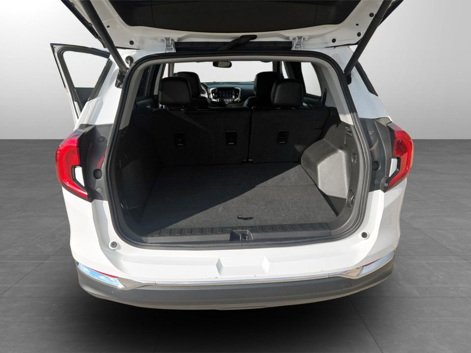 Used 2024 GMC Terrain SLT image 33