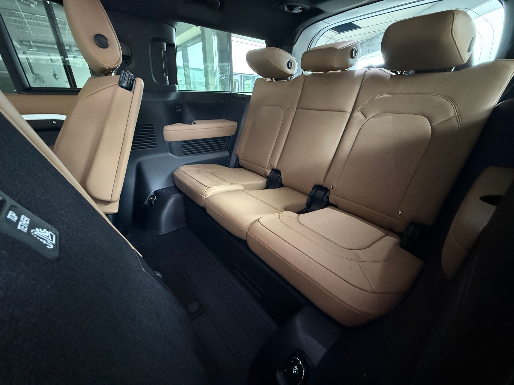 New 2026 Land Rover Defender 130 S AWD/4WD image 19