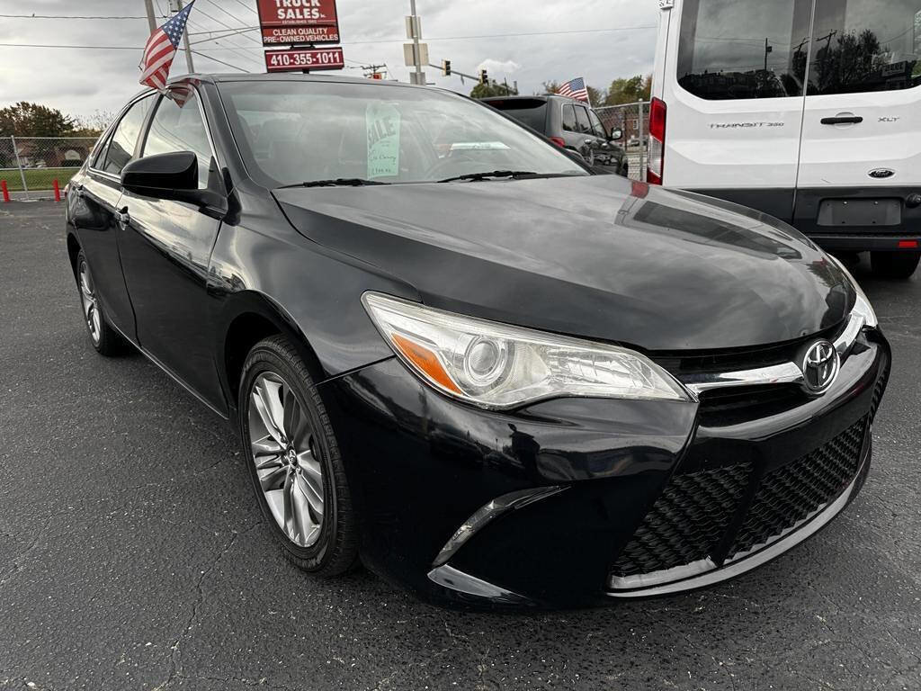 Used 2015 Toyota Camry SE FWD image 1