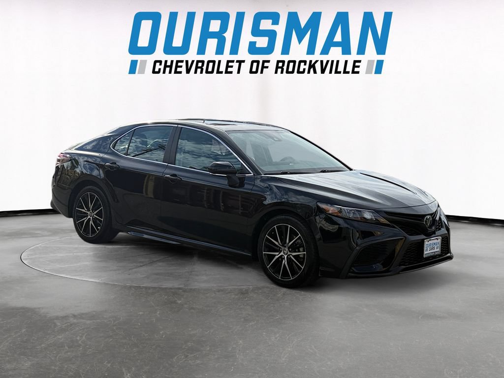 Used 2023 Toyota Camry SE w/ Cold Weather Package FWD image 1