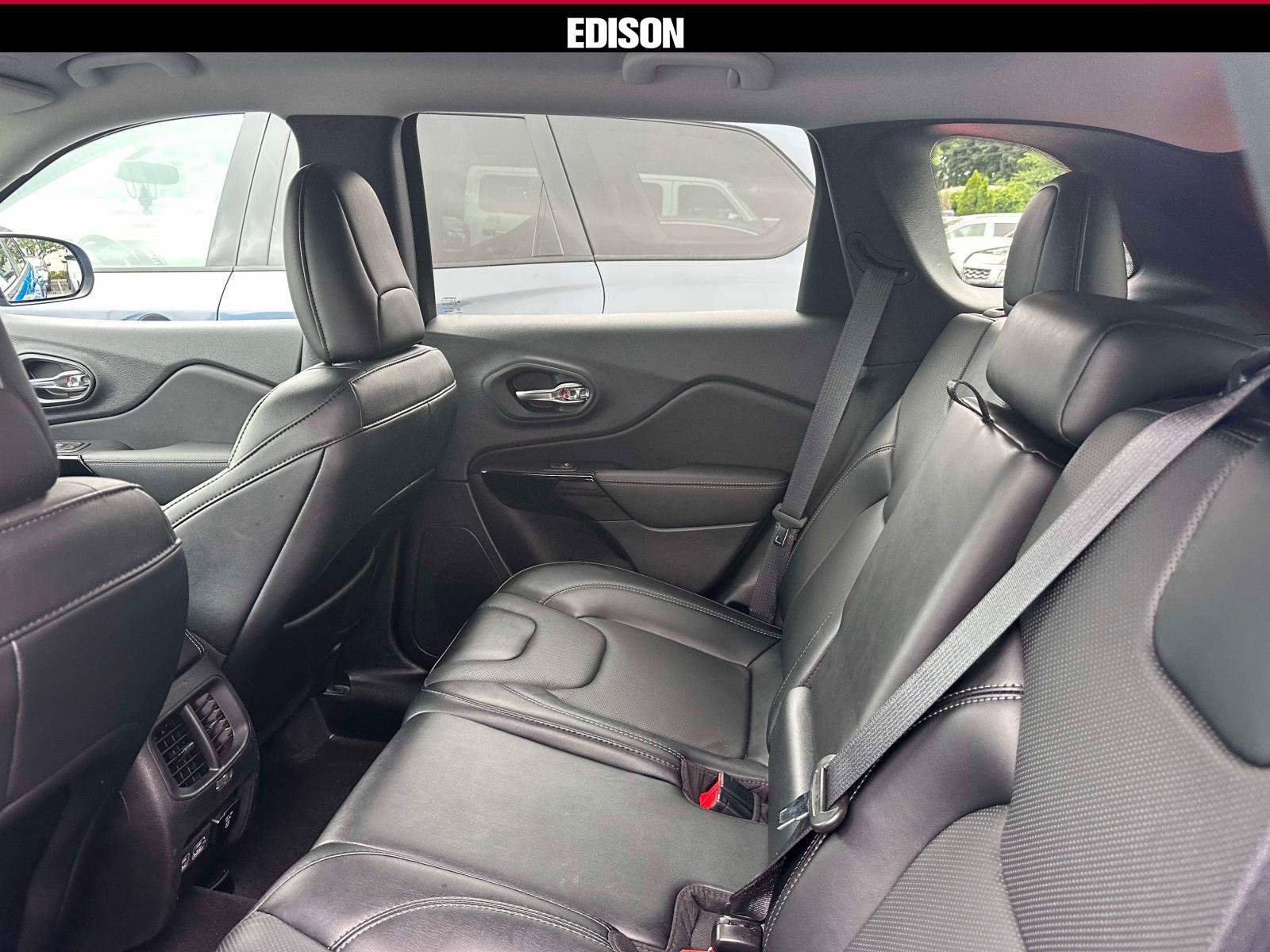 Used 2023 Jeep Cherokee Altitude Lux AWD/4WD image 9