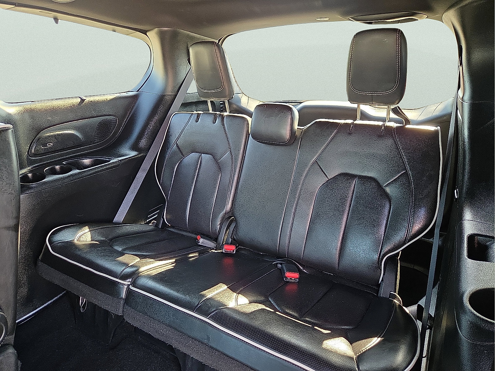 Used 2025 Chrysler Pacifica Limited FWD image 10