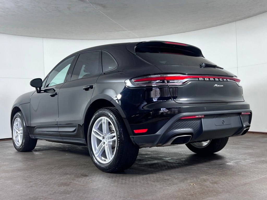 Certified 2025 Porsche Macan image 3