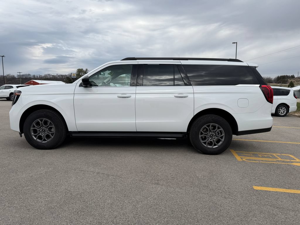 Used 2025 Ford Expedition Max Active AWD/4WD image 8