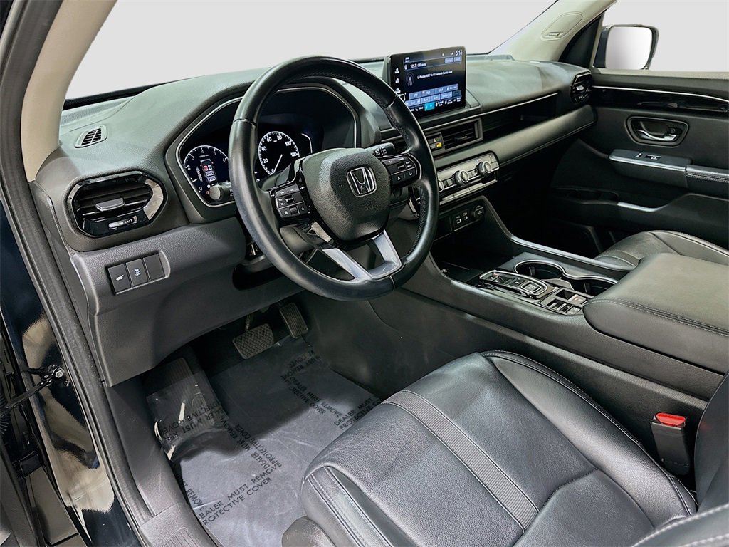 Used 2023 Honda Pilot Touring image 9