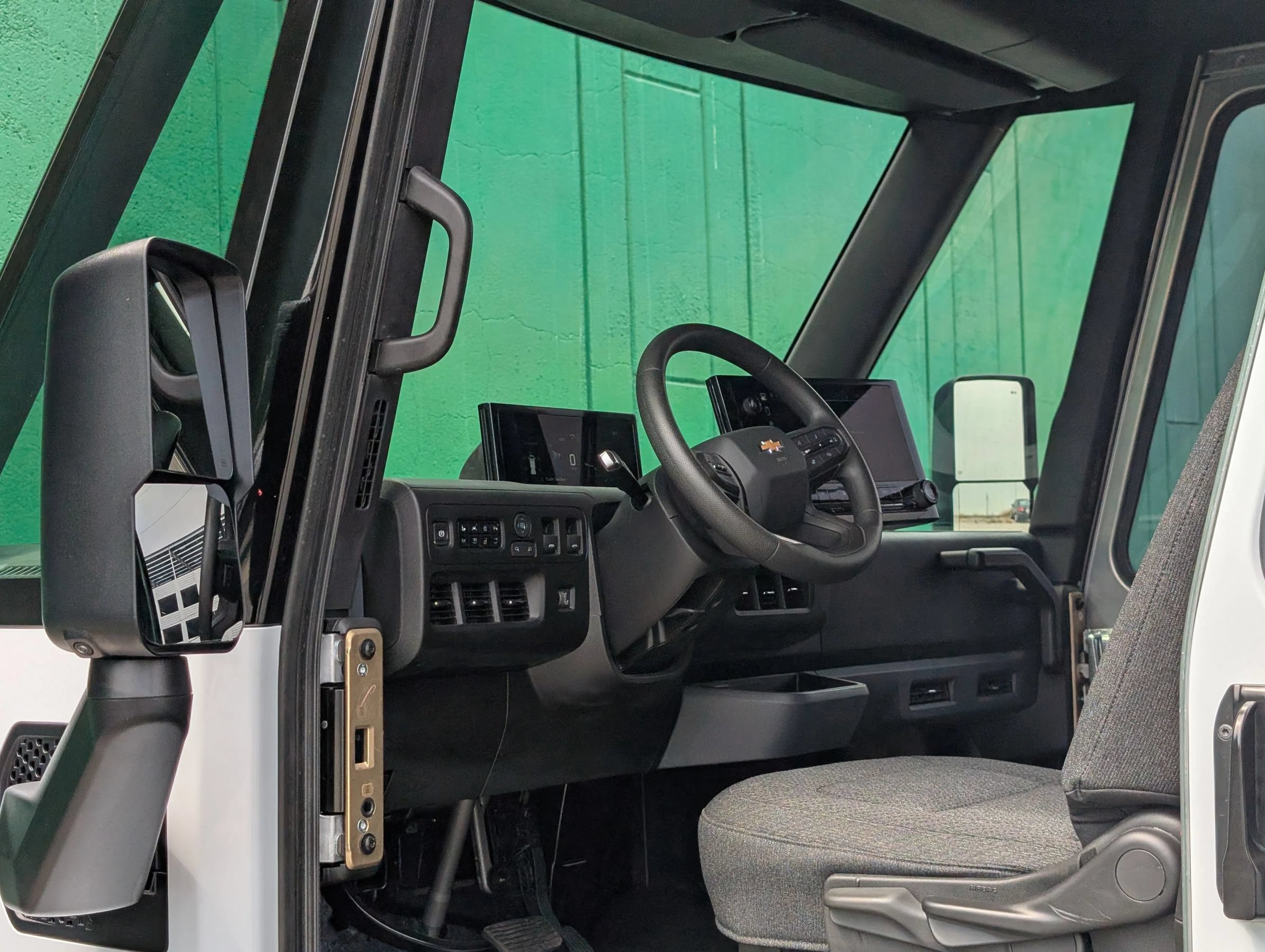 Used 2025 Chevrolet Brightdrop 400 FWD image 18