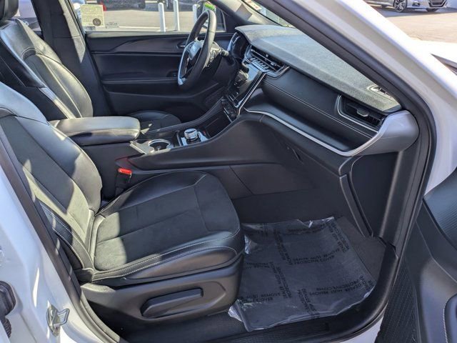 Used 2024 Jeep Grand Cherokee Altitude image 5