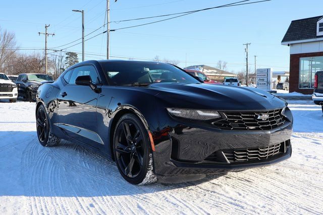 Used 2020 Chevrolet Camaro LT image 2