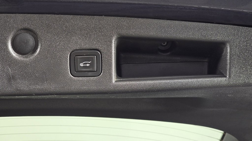 Used 2018 Chevrolet Equinox LT image 17