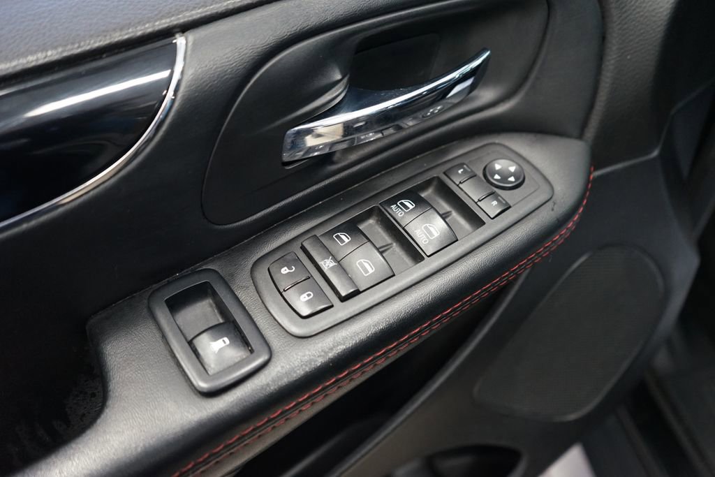 Used 2018 Dodge Grand Caravan GT image 25