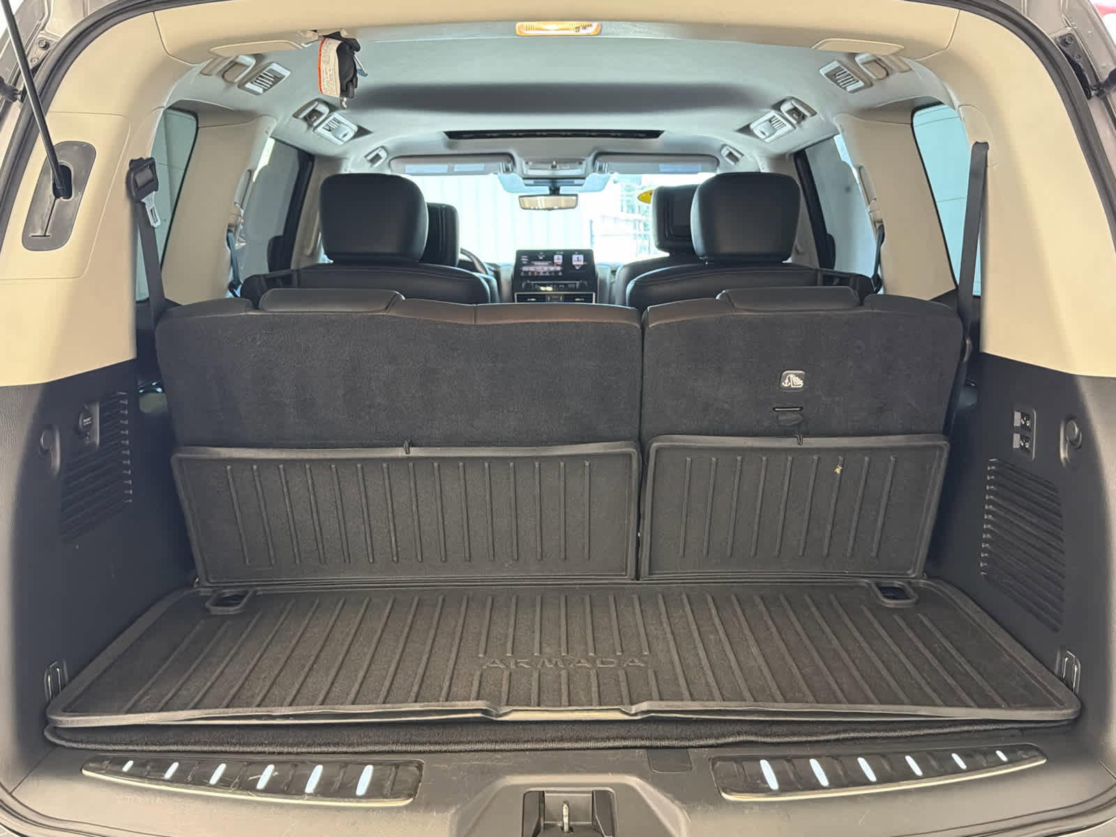 Used 2023 Nissan Armada Platinum w/ Captain's Chairs Package RWD image 9